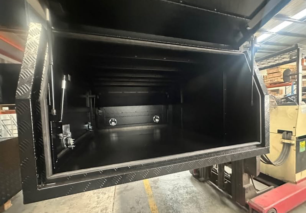 1550 x 1800 x 860mm 3 Door - Checker Plate Black o/s