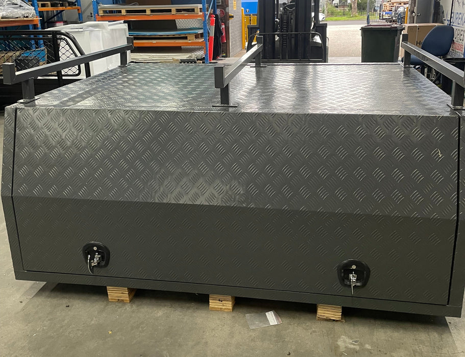 2100 x 1800 x 860mm 3 Door - Monument Checker Plate + 3 Roof Bars (Light Use)