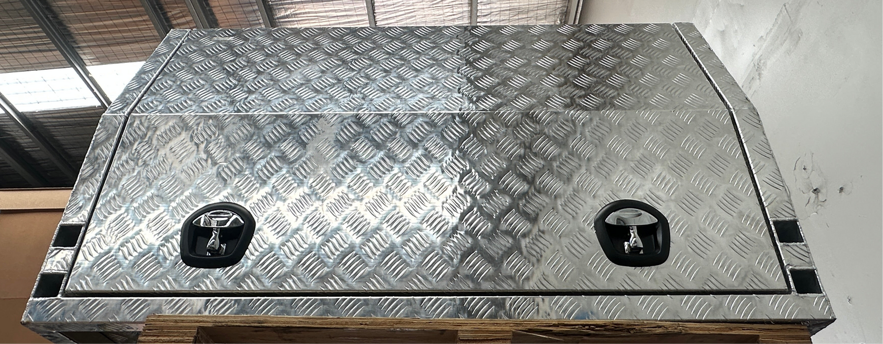 1400 x 1800 x 860mm Dog Box Jack off / Lift off - Checker Plate (POWDERCOATING AVAILABLE)