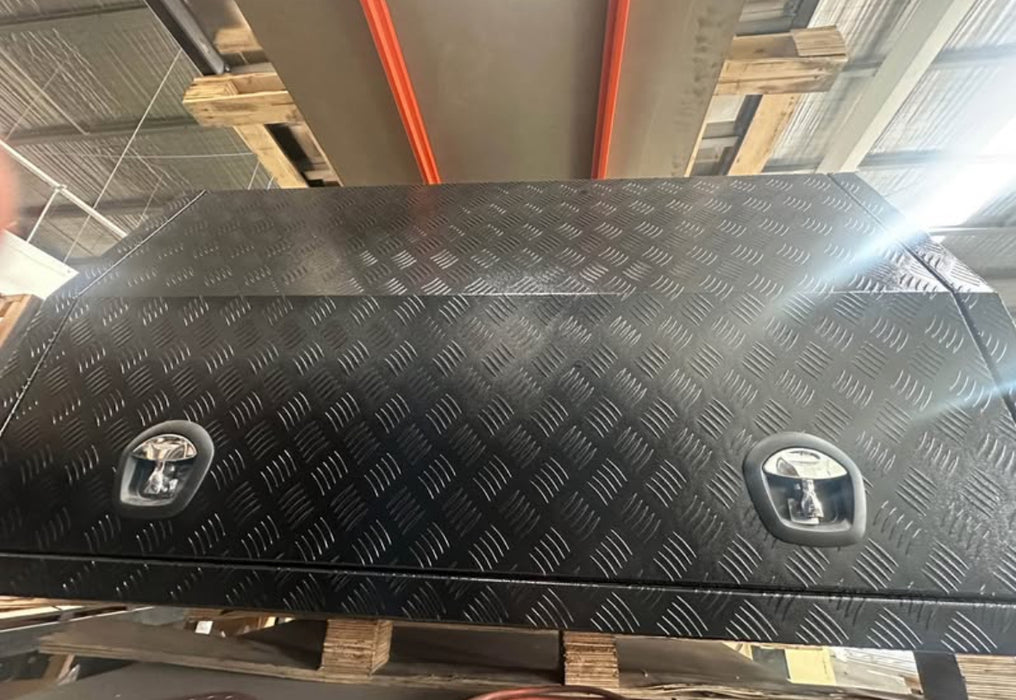 1550 x 1800 x 860mm Jack off / Lift off 2 Door - Checker Plate Black