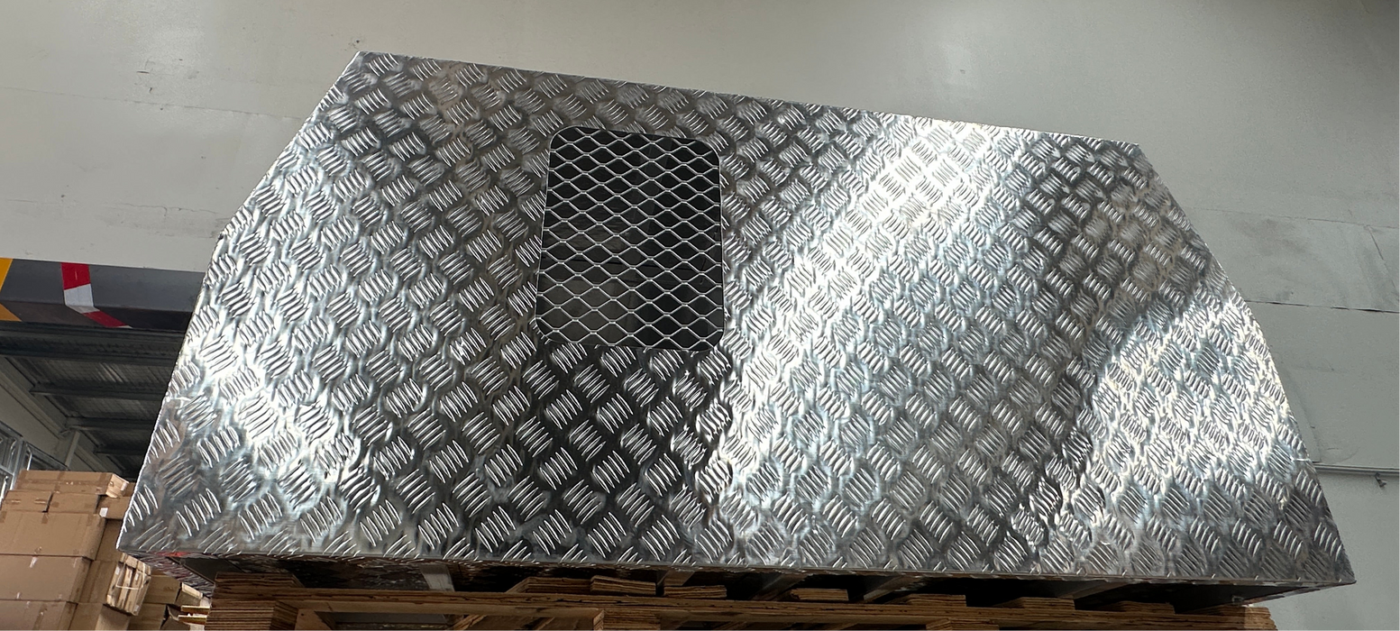 1400 x 1800 x 860mm Dog Box Jack off / Lift off - Checker Plate (POWDERCOATING AVAILABLE)