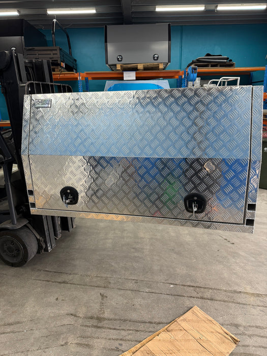1550 x 1800 x 860mm Lift off - 3 Door - Checker Plate (Repaired ex display)