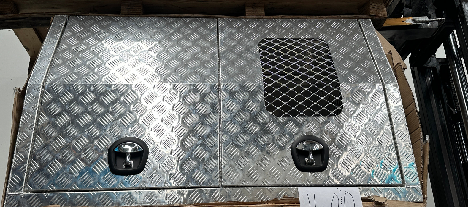 1400 x 1800 x 860mm Dog Box - Checker Plate (POWDERCOATING AVAILABLE)