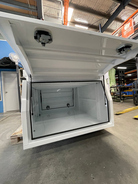 1400 x 1800 x 860mm 2 Door - Flat Plate + Roof Bars - White