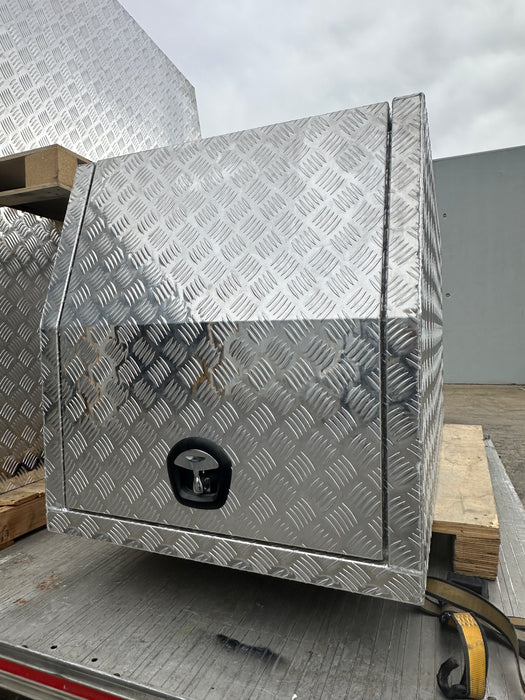 800 x 1800 x 860mm - Checker Plate o/s (POWDERCOATING AVAILABLE)