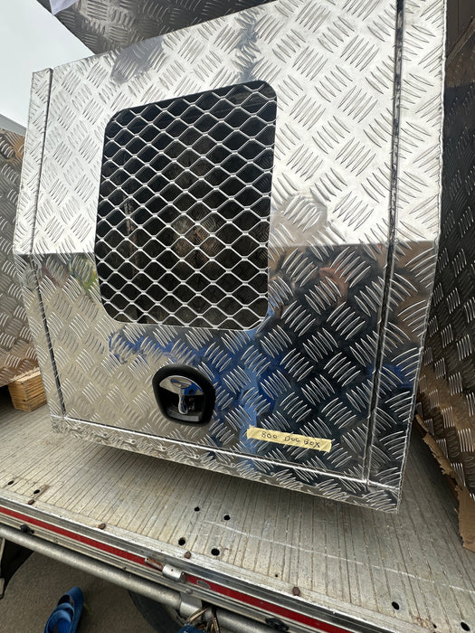 800 x 1800 x 860mm Dog Box - Checker Plate o/s (POWDERCOATING AVAILABLE)