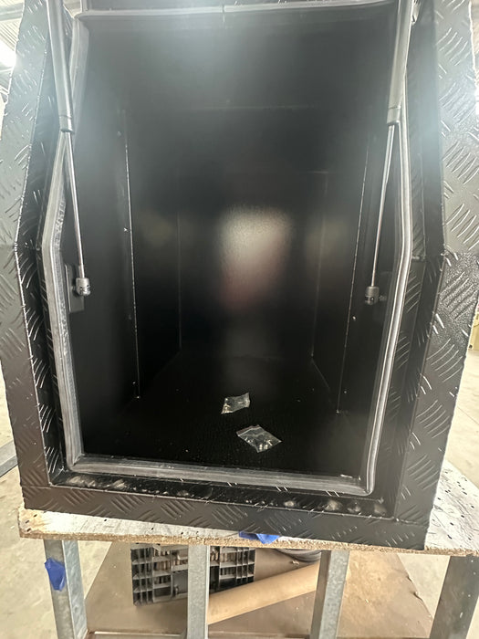 680 x 1800 x 860mm Dog Box Checker Plate Black o/s