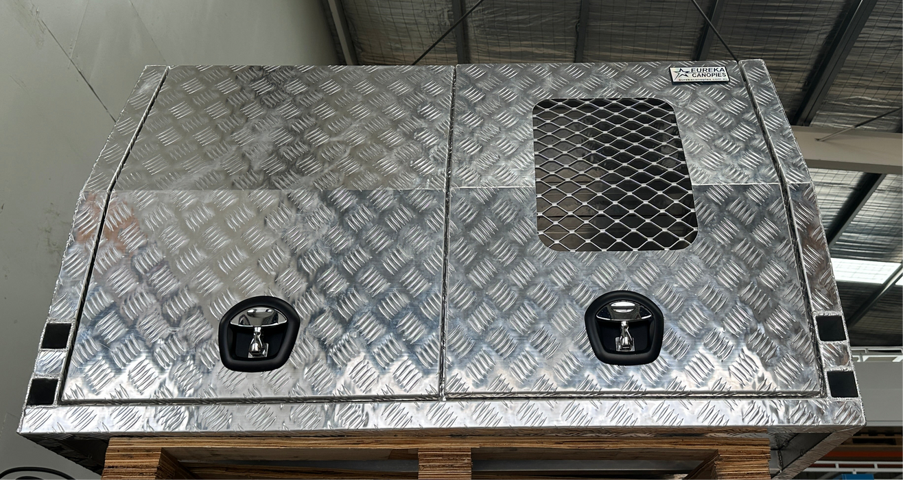 1400 x 1800 x 860mm Dog Box Jack off / Lift off - Checker Plate (POWDERCOATING AVAILABLE)
