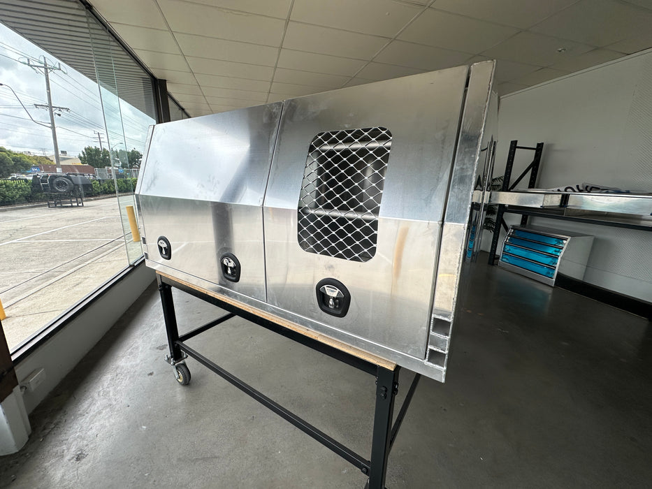 1775 x 1775 x 860mm Dog Box Lift off - Flat Plate (POWDERCOATING AVAILABLE)