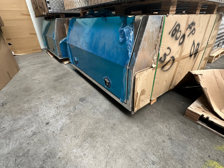 1800 x 1800 x 860mm Dog Box - Flat Plate (Minor Damage) (POWDERCOATING AVAILABLE)