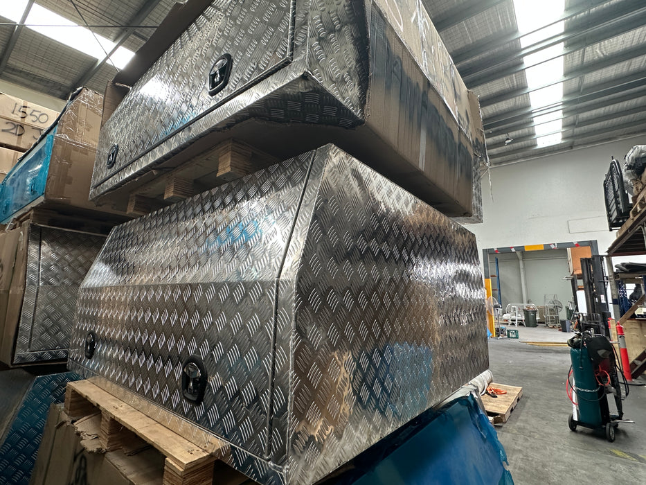 1800 x 1800 x 860mm 2 Door - Checker Plate (POWDERCOATING AVAILABLE)