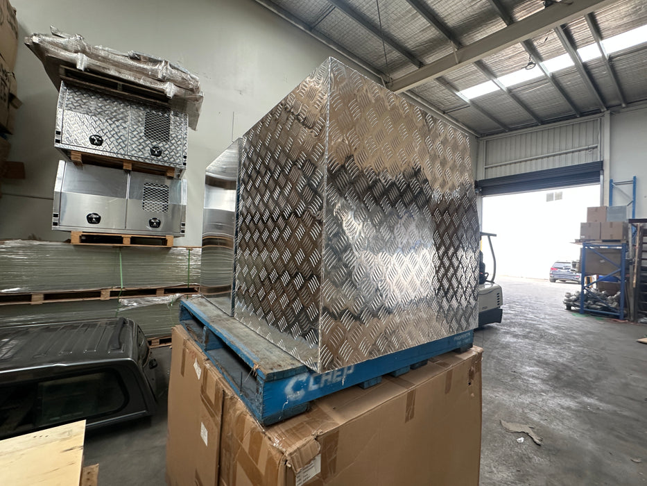 680 x 900 x 860mm Dog Box - Flat or Checker Plate (POWDERCOATING AVAILABLE)