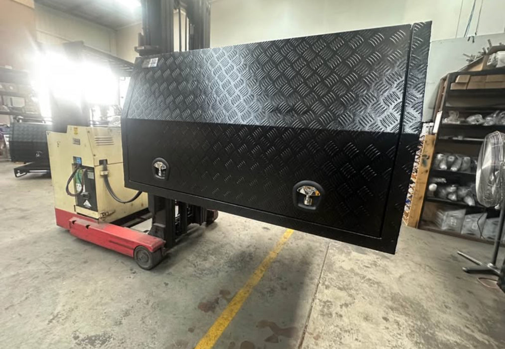 1550 x 1800 x 860mm 3 Door - Checker Plate Black o/s