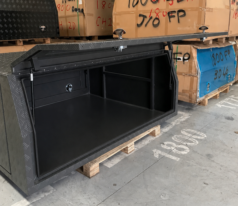 2100 x 1800 x 860mm 3 Door - Monument Checker Plate + 3 Roof Bars (Light Use)