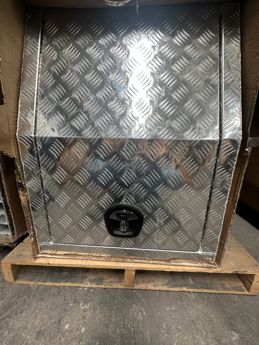 680 x 1800 x 860mm Checker Plate