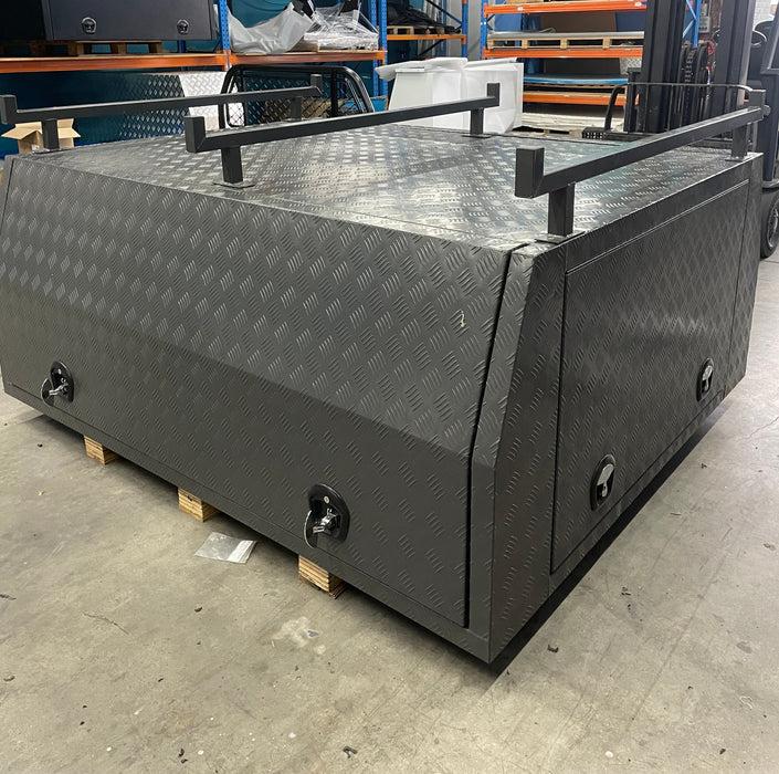 2100 x 1800 x 860mm 3 Door - Monument Checker Plate + 3 Roof Bars (Light Use)