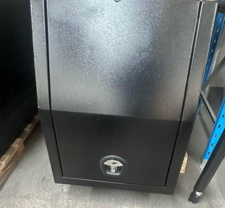 680 x 1800 x 860mm Flat Plate Black