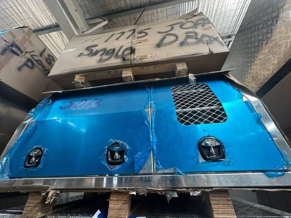 1775 x 1775 x 860mm Dog Box - Flat Plate (POWDERCOATING AVAILABLE)