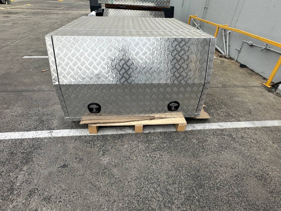 1550 x 1800 x 860mm 2 Door - Checker Plate o/s (POWDERCOATING AVAILABLE)