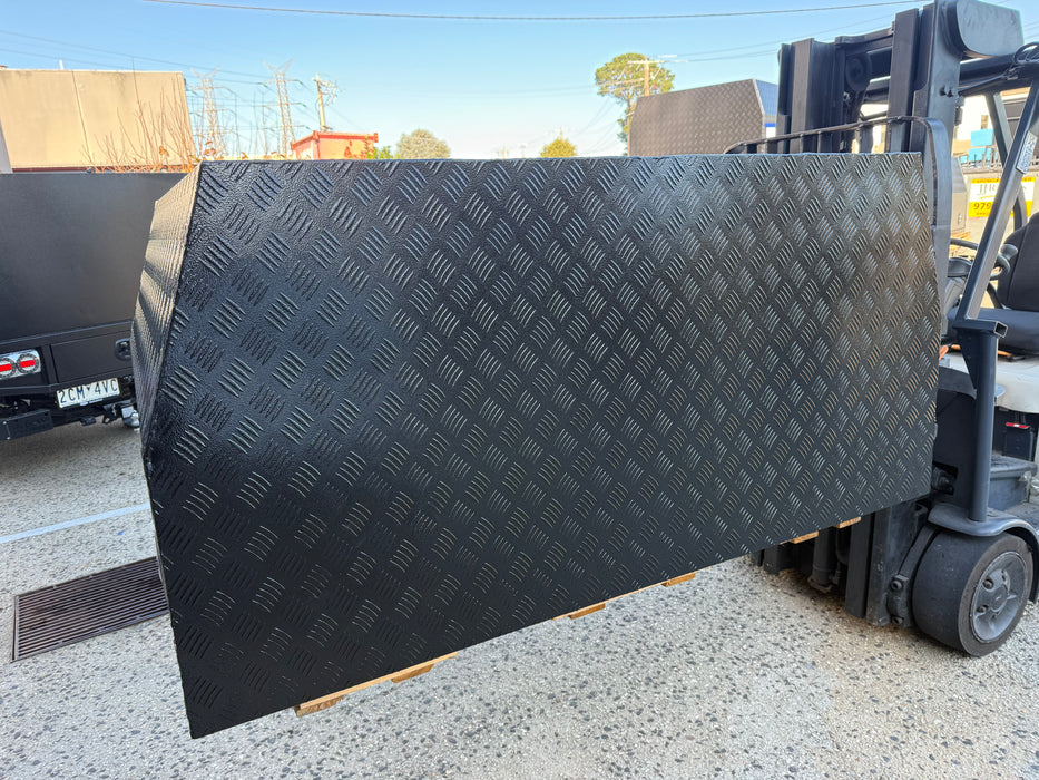 1400 x 1800 x 860mm Lift Off - Checker Plate Black
