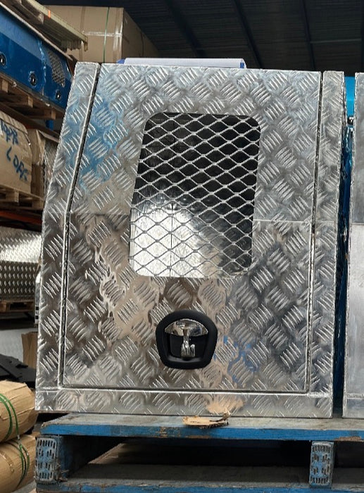 680 x 1800 x 860mm Dog Box Checker Plate with Divider