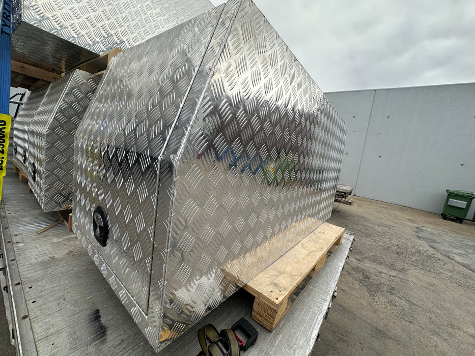 800 x 1800 x 860mm - Checker Plate o/s (POWDERCOATING AVAILABLE)