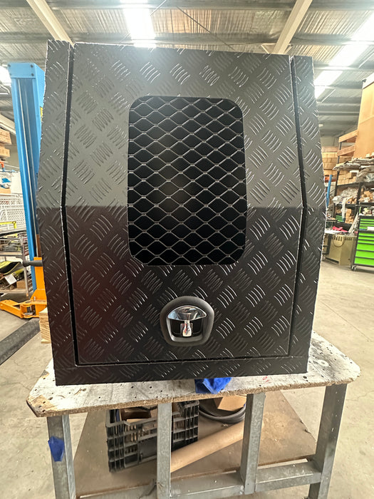 680 x 1800 x 860mm Dog Box Checker Plate Black o/s