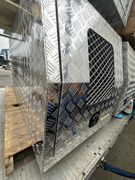 800 x 1800 x 860mm Dog Box - Checker Plate o/s (POWDERCOATING AVAILABLE)