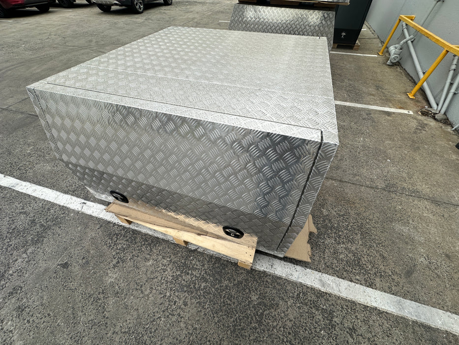 1550 x 1800 x 860mm 2 Door - Checker Plate o/s (POWDERCOATING AVAILABLE)