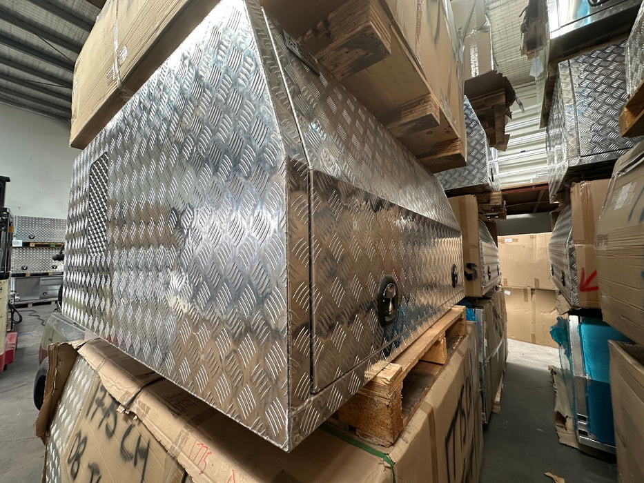 1775 x 1775 x 860mm Dog Box - Checker Plate (POWDERCOATING AVAILABLE)