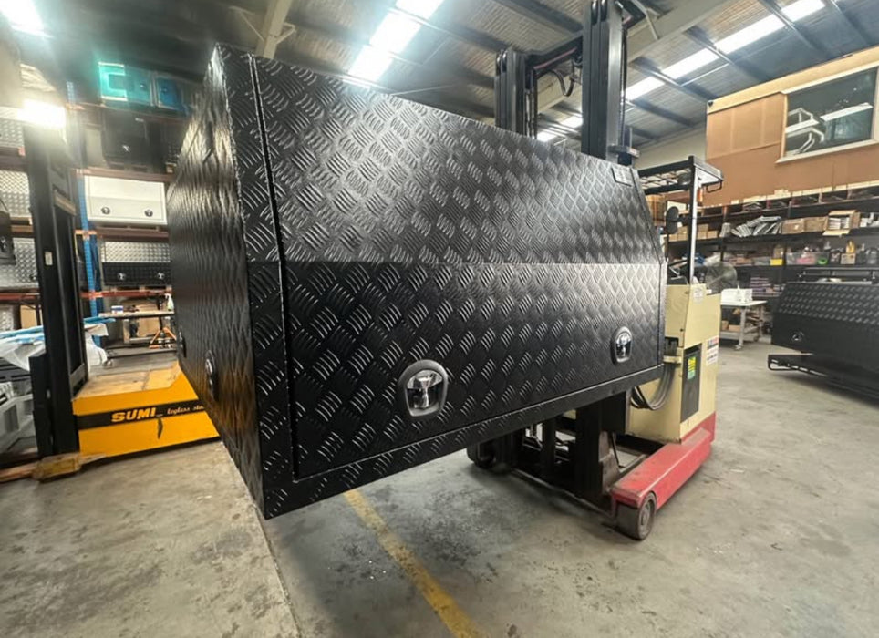 1550 x 1800 x 860mm 3 Door - Checker Plate Black o/s