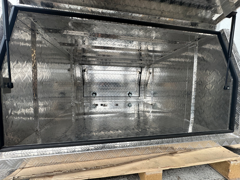 1550 x 1800 x 860mm 2 Door - Checker Plate o/s (POWDERCOATING AVAILABLE)