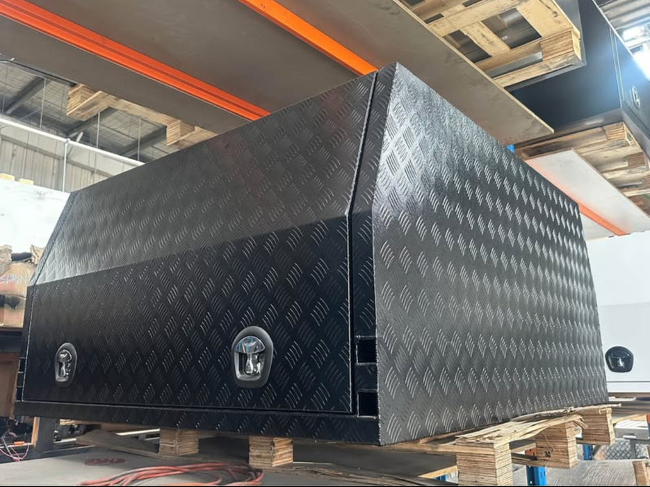1550 x 1800 x 860mm Jack off / Lift off 2 Door - Checker Plate Black