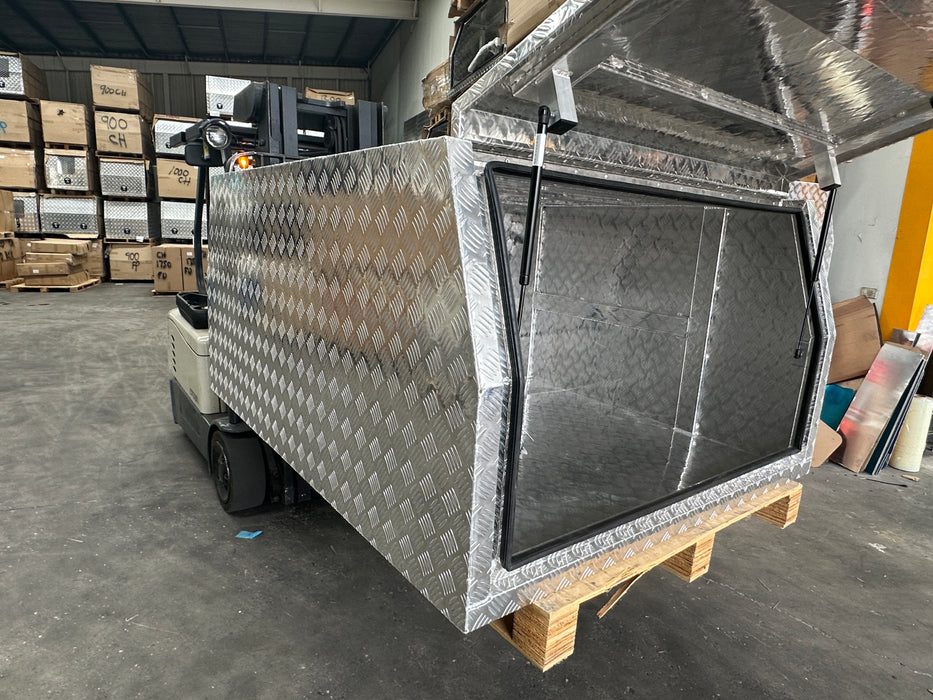 1400 x 1800 x 860mm - Checker Plate o/s (POWDERCOATING AVAILABLE)