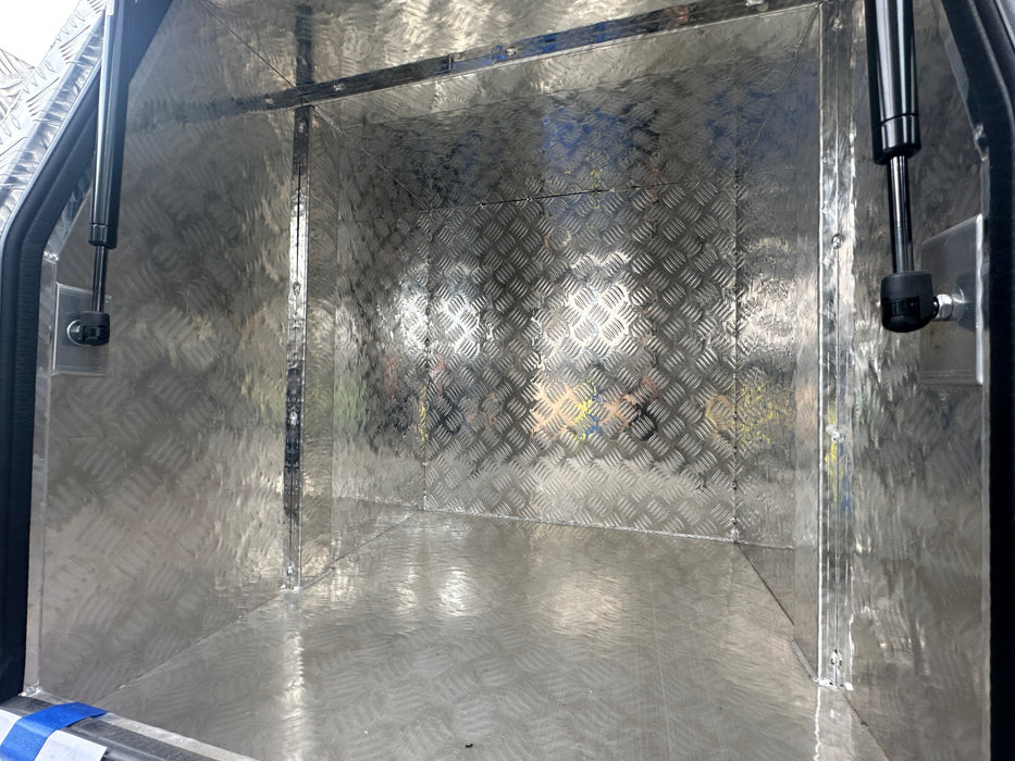 800 x 1800 x 860mm Dog Box - Checker Plate o/s (POWDERCOATING AVAILABLE)