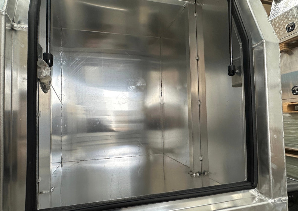 680 x 1800 x 860mm Dog Box Flat Plate With Divider