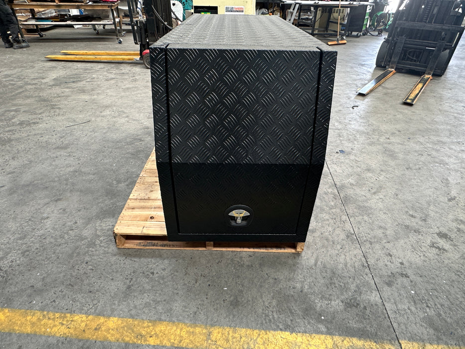 680 x 1800 x 860mm Checker Plate Black o/s