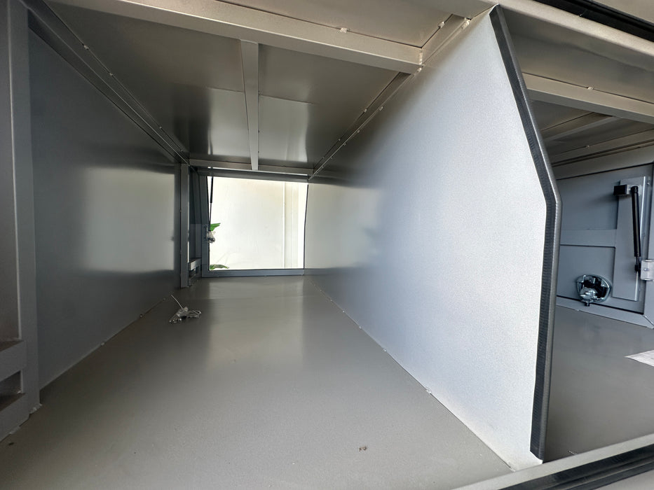 2050 x 2000 x 860mm With Divider Jack off / Lift off - Flat Plate Grey